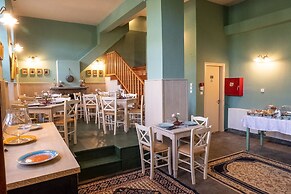 Old School Hotel