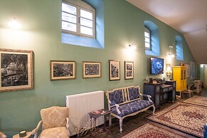 Old School Hotel