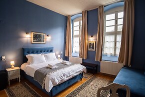 Old School Hotel