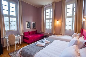 Old School Hotel