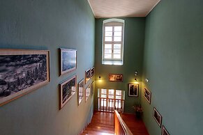 Old School Hotel