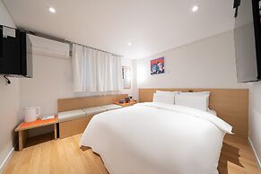 Anook Hotel Guri