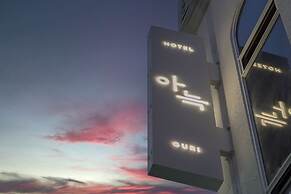 Anook Hotel Guri