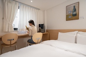 Anook Hotel Guri