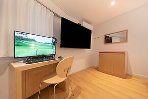 Anook Hotel Guri
