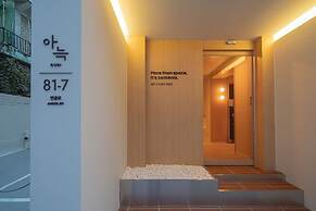 Anook Hotel Guri