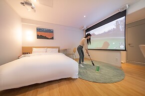 Anook Hotel Guri