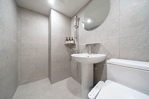 Anook Hotel Guri