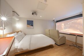 Anook Hotel Guri