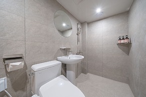 Anook Hotel Guri