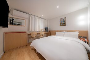 Anook Hotel Guri