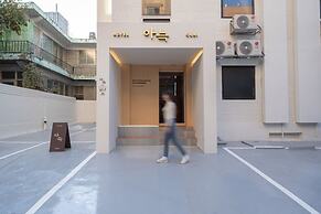 Anook Hotel Guri