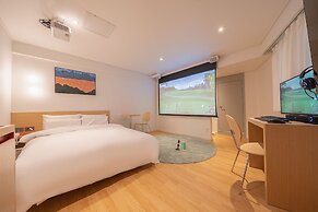 Anook Hotel Guri