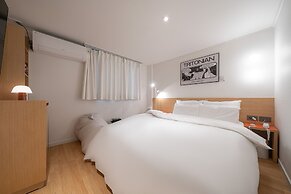Anook Hotel Guri