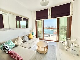 Luxurious Studio With Breath-taking Palm Views
