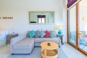 Luxurious Studio With Breath-taking Palm Views