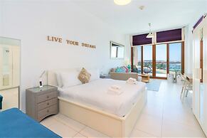 Luxurious Studio With Breath-taking Palm Views