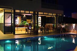 URBAN PARK SUITES HOTEL