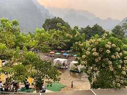 Xaymone Riverside Resort and Restaurant