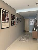Gorgeous 2 Br in Paramount