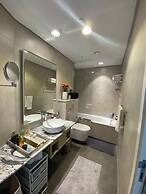 Gorgeous 2 Br in Paramount