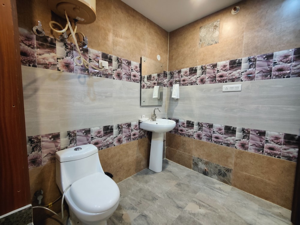 Hotel Mandi Heights - Bar, Fine Dining & Banquet Hall