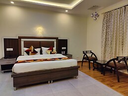 Hotel Mandi Heights - Bar, Fine Dining & Banquet Hall