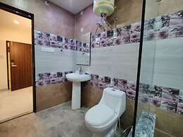 Hotel Mandi Heights - Bar, Fine Dining & Banquet Hall
