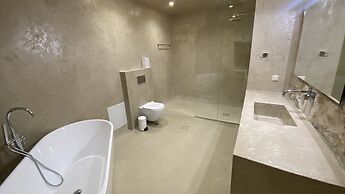 Mani Luxury Suites