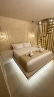 Mani Luxury Suites