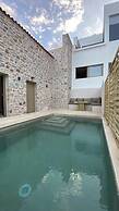 Mani Luxury Suites