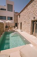 Mani Luxury Suites