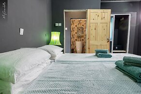 Sea-front Suite - Sleeps 3 - Balcony - Pool