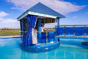 Sea-front Suite - Sleeps 3 - Balcony - Pool
