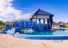 Sea-front Suite - Sleeps 3 - Balcony - Pool