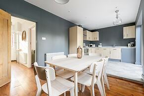 Spacious 3 Bed Flat Putney