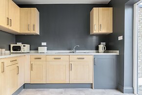 Spacious 3 Bed Flat Putney