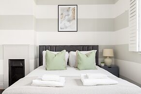 Spacious 3 Bed Flat Putney