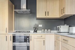 Spacious 3 Bed Flat Putney