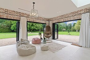 The Manor at Minstrel Court