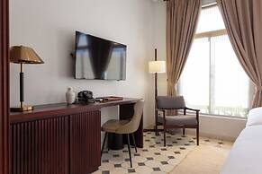 LA. CHRONIQUE HOTEL