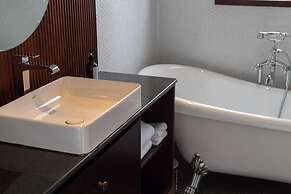 LA. CHRONIQUE HOTEL