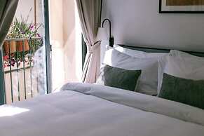 LA. CHRONIQUE HOTEL