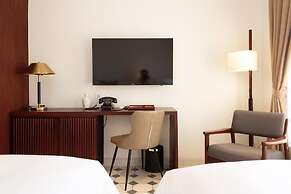 LA. CHRONIQUE HOTEL