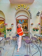 Lotus Home Cafe