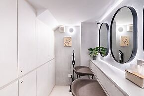 Jyu Capsule Hotel
