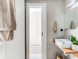 Sanders Port - Vibrant Studio Near Piraeus Port