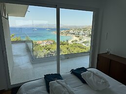 Luxurious 2-bed Seaside Apartment in Saronida