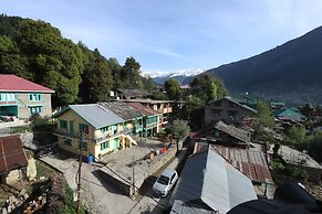 Golden Wood Manali By Rosetum