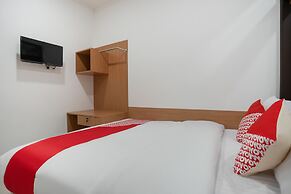 Hotel O Hegarbudhi Residence